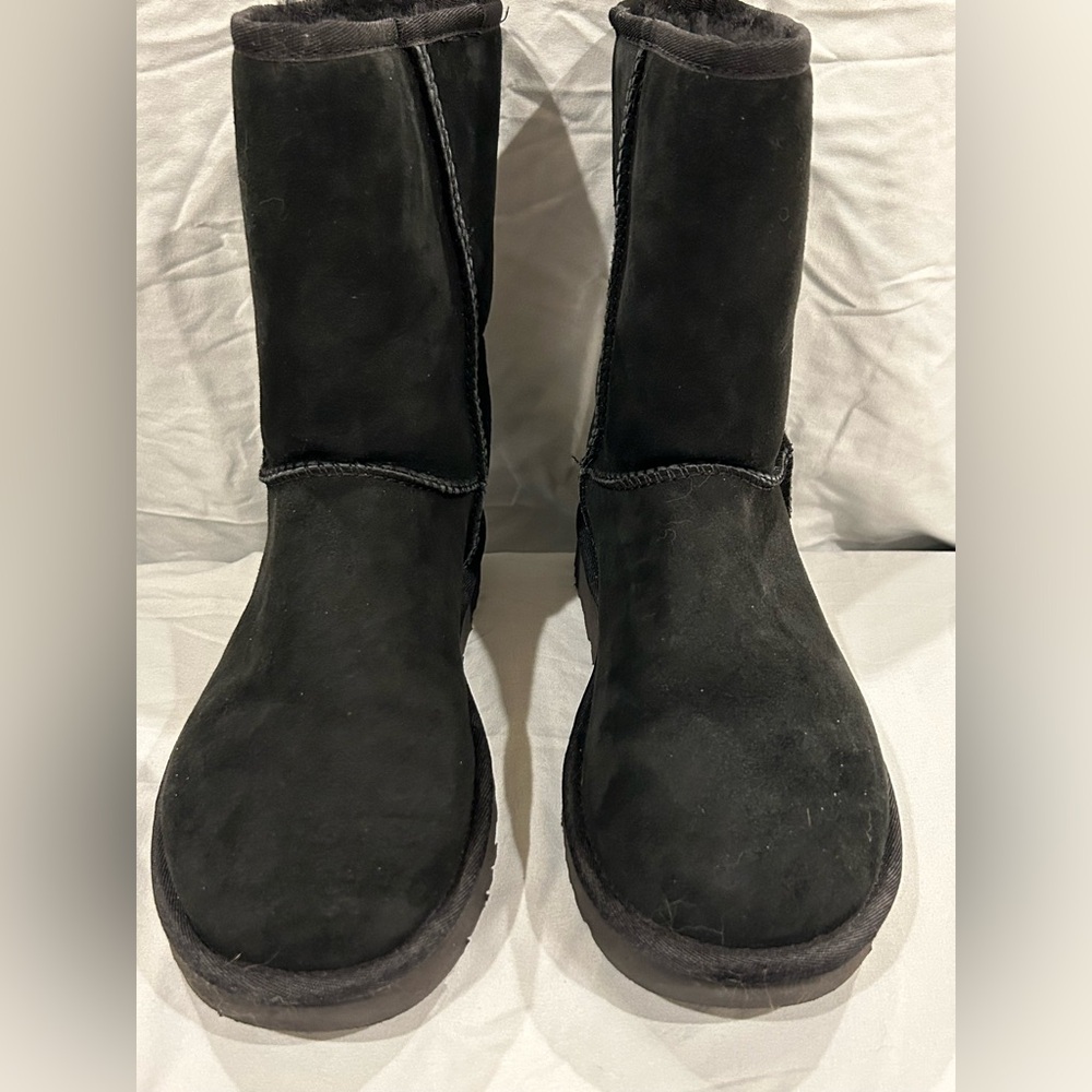 UGG Classic Short II Boots - Black - Women's US 9 - very good condition